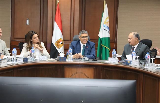 محافظ الجيزة يعقد اللقاء الأسبوعي لبحث شكاوى المواطنين بمركز منشأة القناطر وحي الدقي
