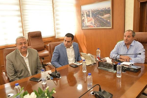 محافظ بورسعيد يستعرض مستجدات الموقف التنفيذي في تطوير الكورنيش 