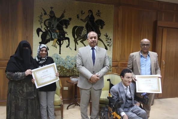 الدكتور أسامة طلعت يكرم الفائزين في مسابقة "ونكمل المشوار..بطل الحكاية"