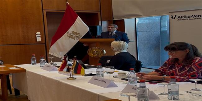 السفارة المصرية لدى برلين تجتمع مع كبرى الشركات الألمانية للترويج للاستثمار في مصر