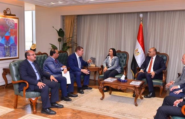 في لقاء مع وزيري العمل والتضامن .."تسوية ودية" و"تعويض" للعاملة التي فقدت طفلتها الرضيعة