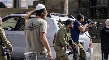 مستـوطنون يطلقون النار بشكل مباشر على الفلسطينيين في قرية المغير شرق رام الله