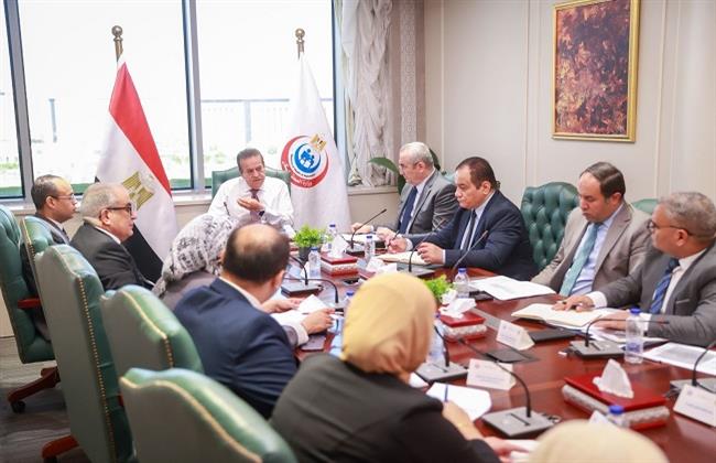 وزير الصحة يتابع آليات تسوية مديونيات منظومة الشراء الموحد لضمان استدامة توريد المستلزمات الطبية