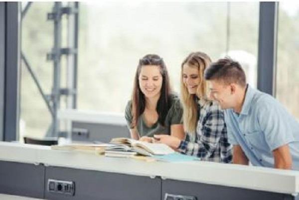 في الجامعة.. عبارات تستخدمها الطالبات اللاتي تفتقرن لمهارات التواصل مع الآخرين