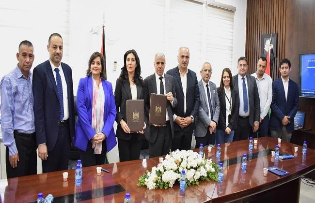 فلسطين و"يونسكو" توقعان اتفاقية لدعم التعليم العالي في غزة