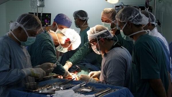 مستشفيات قنا الجامعية تجري 48 عملية جراحية عاجلة خلال 13 ساعة