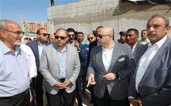 محافظ بني سويف يتفقد العمل في مشروع المُجمّع الصناعي الغذائي بقرية سمسطا الجديدة