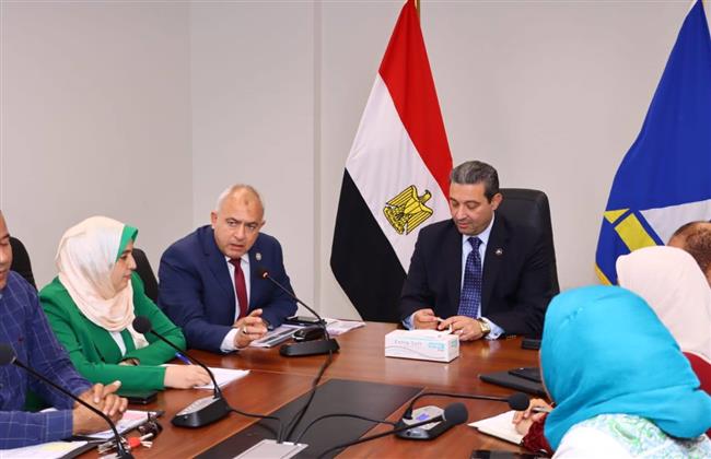محافظ دمياط يناقش ملف الهوية البصرية للمحافظة 