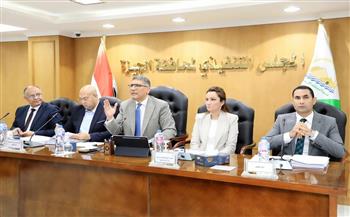 محافظ الجيزة لرؤساء الأحياء: «اللي مش قادر يبذل أقصى جهد في العمل يتفضل يسيب مكانه»  