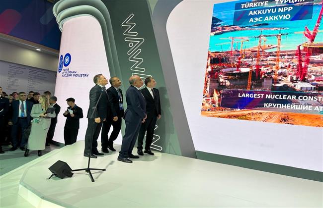 وزير الكهرباء يشهد بدء نقل وعاء ضغط المفاعل النووي الأول من روسيا إلى الضبعة