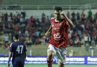 تريزيجيه يقود التشكيل المثالي للجولة الثامنة من الدوري الممتاز