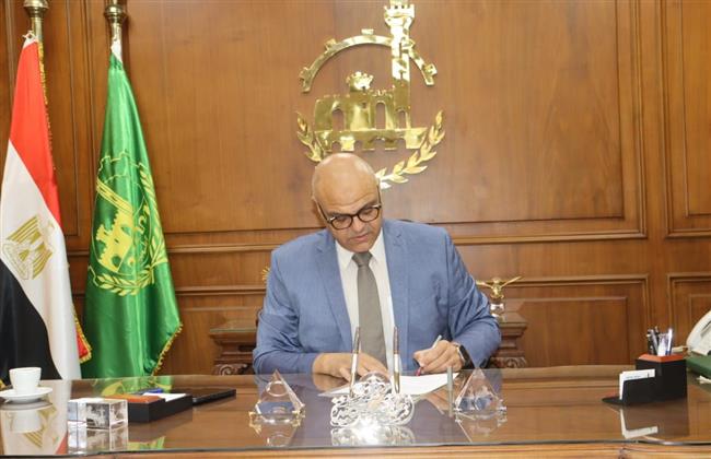 محافظ القليوبية يوجه بالالتزام بالمواعيد الشتوية لفتح وغلق المحال التجارية   