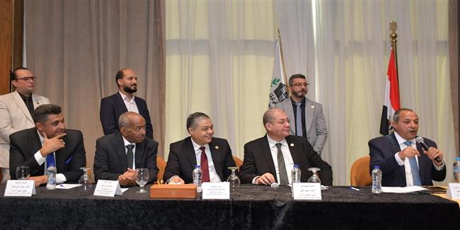 محافظ بورسعيد يشهد افتتاح دورة تدريبية لتأهيل أعضاء الجمعيات التعاونية الإسكانية لعدد من المحافظات