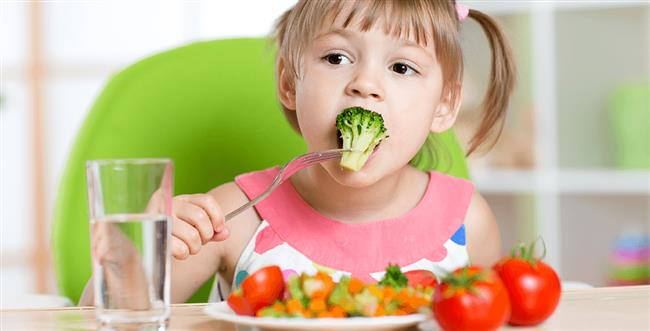 تعرفي علي الغذاء المناسب لطفلك لزيادة الذكاء  وتحسين مستواه الدراسي
