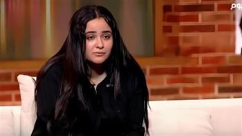 «كانوا عايزين حسابه البنكي».. أرملة إبراهيم شيكا تكشف أسرار خلافها مع أسرته