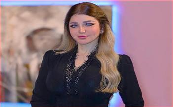 في ظل جدل الزي المدرسي.. ياسمين الخطيب تدعو للانضباط وتنتقد المظاهر داخل المدارس