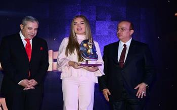 في افتتاح مهرجان الغردقة.. نيكول سابا تتألق وتهدي تكريمها لعادل إمام