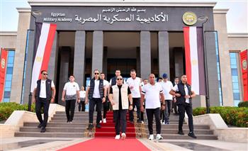 بين الصلاة والتدريب والإفطار.. الرئيس السيسي يتفقد حياة طلاب الأكاديمية العسكرية عن قرب