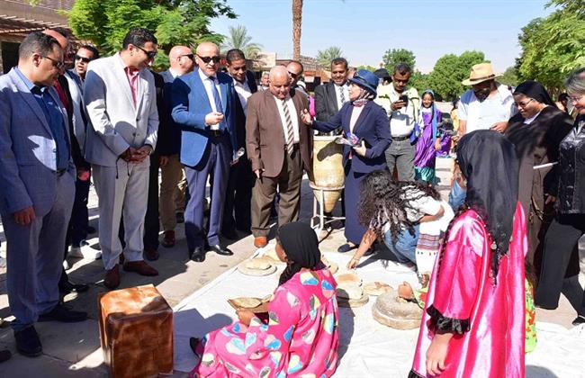 محافظ الأقصر يشهد احتفالية يوم السياحة العالمي في معبد الكرنك بكرنفال عالمي  