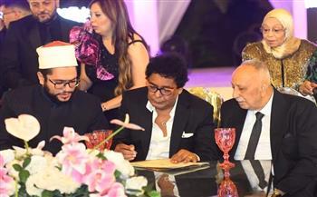 محمد منير يشهد عقد قران ابنة شقيقته| صور 