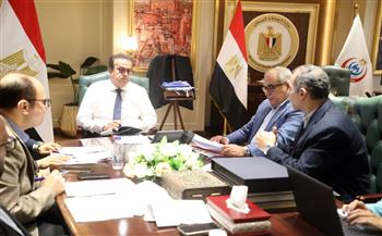 وزير الصحة يتابع مستجدات منظومة إصدار قرارات نفقة الدولة والمشروع القومي لإنهاء قوائم الانتظار