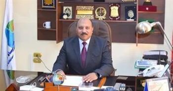 رئيس مياه القناة يناشد المواطنين عدم إلقاء المواد الصلبة والمخلفات في غرف التفتيش الخاصة بالصرف الصحي