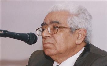 حسن فتح الباب.. الأديب المتجول بين أروقة الشعر والنقد والقانون