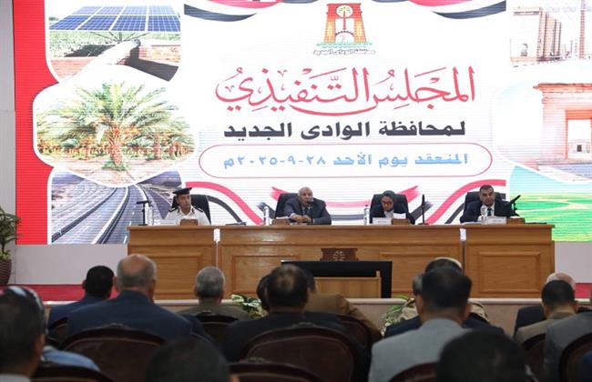 محافظ الوادي الجديد يوجه بالاستعداد للاحتفال بالعيد القومي للمحافظة