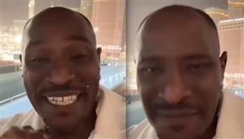 "الأرزاق بيد الله".. معتمر يوجّه رسالة مؤثرة لمديره من أمام الكعبة (فيديو)