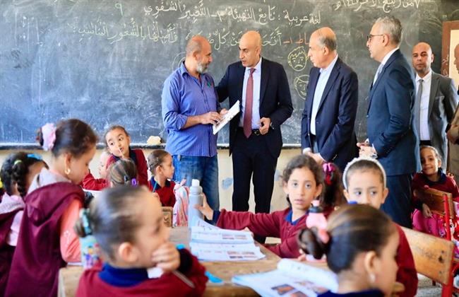 خلال جولته بعدد من مدارس المنيا.. وزير التعليم يوجه بمتابعة دفاتر التحضير خلال اليوم الدراسي