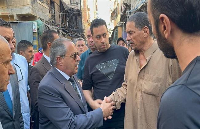 محافظ بورسعيد يقدم العزاء لأسرة المتوفاة في حريق شارع الحميدي بحي العرب