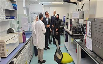 عبد الغفار يزور مؤسسة حمد الطبية ومعهد قطر للرعاية الصحية الدقيقة لتعزيز الشراكات البحثية