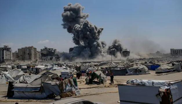 استشهاد طفل فلسطيني وتحركات عسكرية واسعة لقوات الاحتلال بمحيط مستشفى الشفاء في غزة