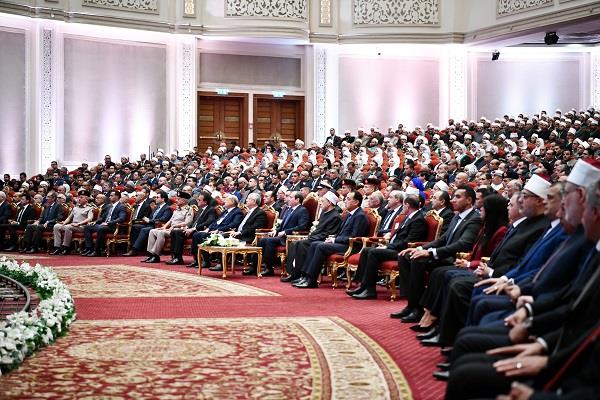 الرئيس السيسي يستمع إلى قصيدة بعنوان "1500" عام في ميلاد النبي
