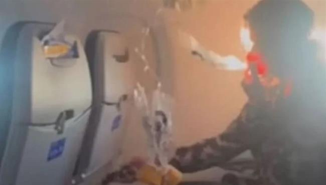 رعب في الجو.. طائرة أمريكية تهوي 4400 قدم في لحظات