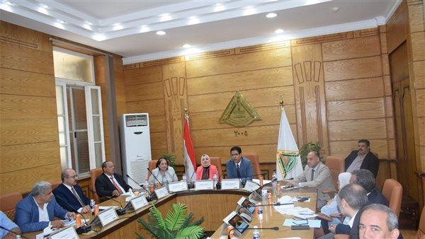 رئيس جامعة بنها يستعرض الاستعدادات النهائية للعام الدراسي الجديد