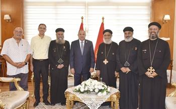 محافظ بورسعيد يستقبل وفدًا من الكنيسة للتهنئة بذكرى المولد النبوي الشريف