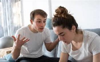 كيف تتعاملين مع زوج يوجه العتاب واللوم باستمرار؟.. خبراء علاقات أسرية يوضحون