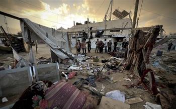 استشهاد 5 فلسطينيين في قصف إسرائيلي على منزل وخيام للنازحين في قطاع غزة