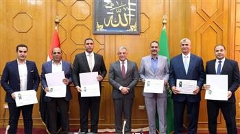محافظ الإسماعيلية يكرم المشاركين في مهرجان المانجو