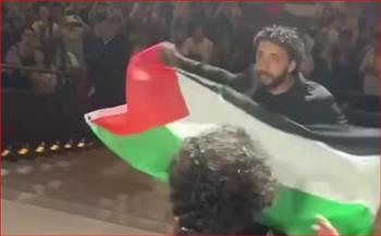 في مهرجان فينيسيا.. الجمهور يقف 25 دقيقة تحية لفيلم «صوت هند رجب» وصناعه يرفعون علم فلسطين