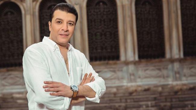 مصطفى كامل يساند المطرب أحمد العيسوي بعد تعرضه لوعكة صحية 