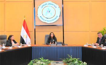 وزيرة التضامن تترأس اجتماع اللجنة الدائمة للإشراف على منظومة عمل الرائدات الاجتماعيات