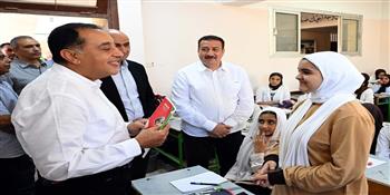 رئيس الوزراء يغير مسار جولته بالمنوفية ويتفقد مدرسة فاطمة الزهراء الإعدادية للبنات بأشمون