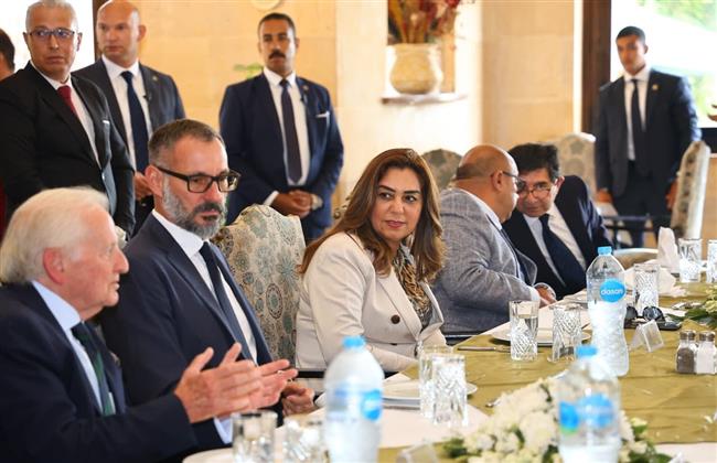 وزيرة التنمية المحلية تشارك في مأدبة غداء على شرف رئيس شبكة الآغا خان للتنمية