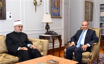 عبد العاطي يبحث مع مفتي الجمهورية سبل تعزيز التواصل مع الجاليات المصرية بالخارج