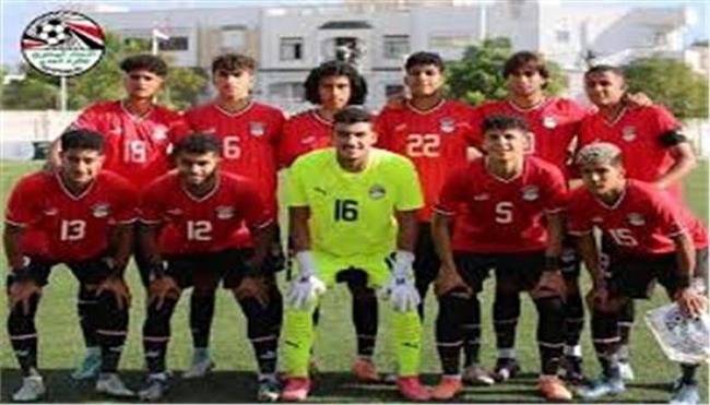 سفير مصر يحفز لاعبي المنتخب الوطنى للشياب قبل مواجهة نيوزيلندا بكأس العالم 