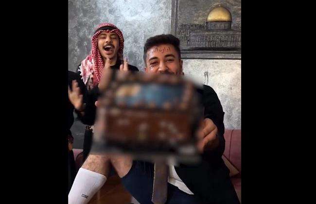 زفّة وفرقة موسيقية.. أغرب احتفال باستخراج رخصة القيادة في الأردن  