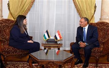 وزير الخارجية يبحث مع نظيرته الفلسطينية سبل وقف العدوان على غزة