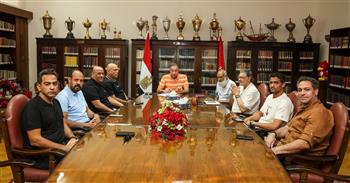 الخطيب يجتمع بالجهاز الفني المؤقت للأهلي لوضع آليات المرحلة المقبلة